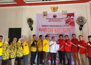 Mantan Bupati Dharmasraya periode 2010-2015, Adi Gunawan resmi mendaftar sebagai Bakal Calon Bupati ke DPC PDI Perjuangan Dharmasraya, Sabtu 18 Mei 2024.