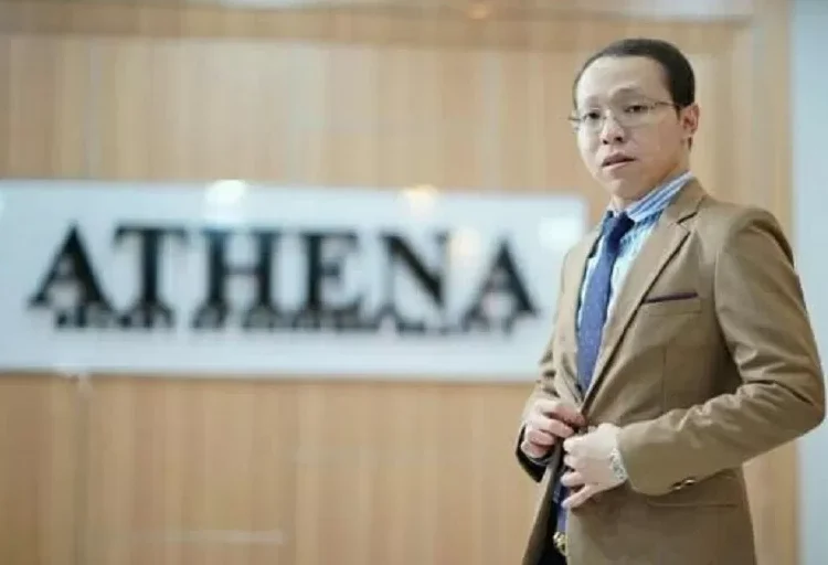dr Richard Lee pemilik Klinik Athena Padang