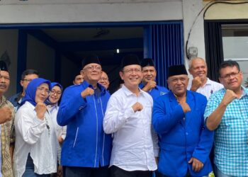 Dr. Zulmaeta mendaftar ke Partai Demokrat untuk Pemilihan Wali Kota Payakumbuh 2024.