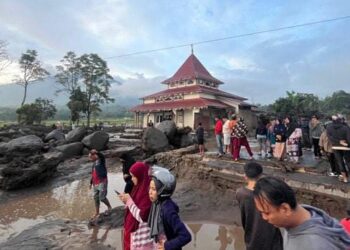 Banjir bandang lahar dingin Gunung Marapi meluluh lantakan tiga kabupaten/kota di Sumatera Barat