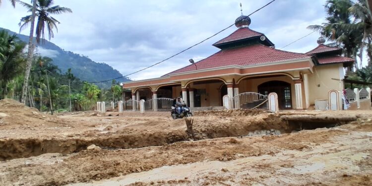 Masjid di Kabupaten Pesisir Selatan