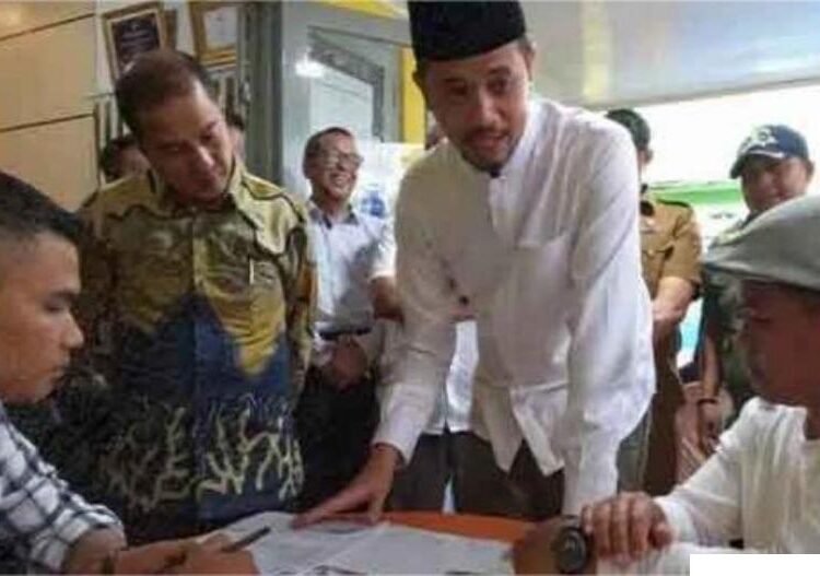 Wali Kota Bukittinggi saat meluncurkan Tabungan Ustman, Senin 13 Mei 2024.