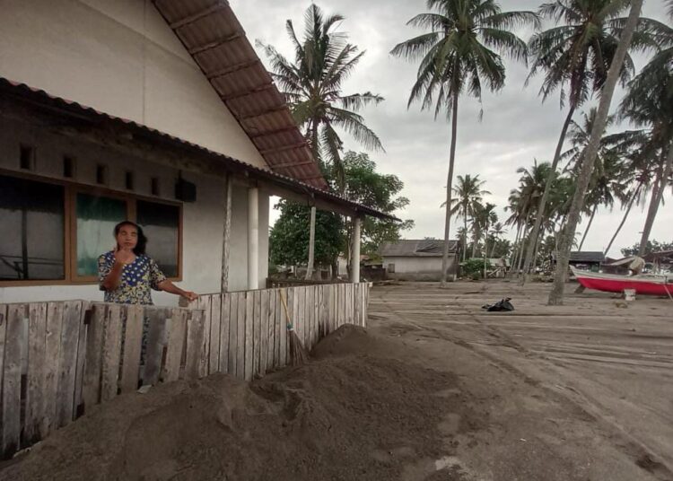 Abrasi pantai Pasir Jambak Padang