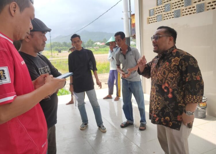 Asisten Ombudsman Bidang Penerimaan dan Verifikasi, Rendra Catur Putra saat memberikan keterangan kepada wartawan disela-sela kunjungan lapangan ke RSU BKM Sago-Painan.