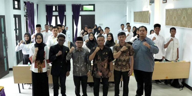 Pelatihan Kepemimpinan Dasar bagi pelajar SLTA/MA di Aula Hotel Pangeran, Kamis (20/6/2024).