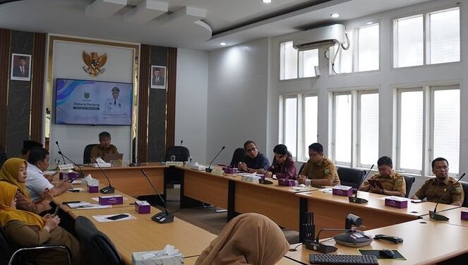 Rapat Koordinasi Penanganan Inflasi secara virtual dengan Kemendagri (foto: Diskominfo Padang Panjang)