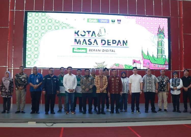 Kegiatan "Kota Masa Depan, Padang Berani Digital" di Ruang Bagindo Aziz Chan, Balai Kota Padang, Kamis (27/06/2024).
