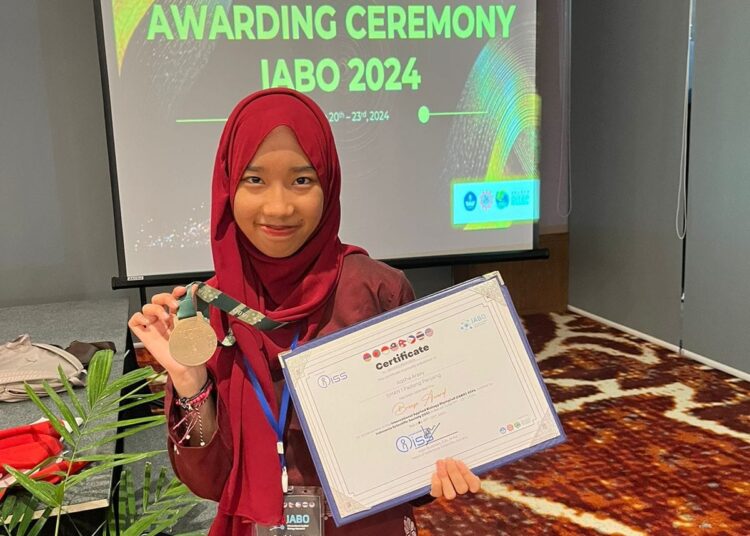 Aqsha Arasy berhasil meraih medali perunggu pada International Applied Biology Olympiad (IABO) yang digelar di Denpasar, Bali, 19-23 Juni 2024. 