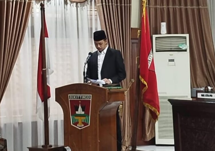 Wali Kota Bukittinggi Erman Safar menghadiri Rapat Paripurna DPRD, Senin 3 Juni 2024.