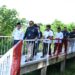 Kepala Departemen Komunikasi & Hukum Perusahaan PT Semen Padang Iskandar Z Lubis bersama Asisten Administrasi Umum Pemko Dumai meninjau Jembatan Jogging Track di Taman Bukit Gelanggang Kota Dumai, Rabu (5/6/2024).