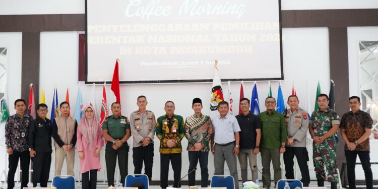 Coffee Morning Penyelenggaraan Pemilihan Serentak Nasional Tahun 2024 bersama Forkopimda di Aula KPU Kota Payakumbuh.