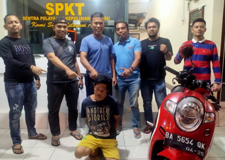 Polisi menangkap pelaku pencurian di Kota Padang.