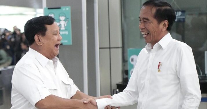 Presiden Jokowi dan Presiden Terpilih Prabowo Subianto. Foto: AP