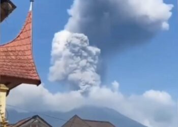 Gunung Marapi Sumbar erupsi lagi