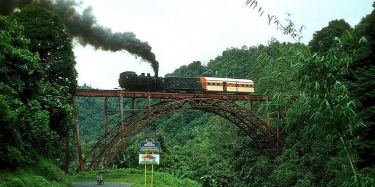 Jalur kereta api di Lembah Anai (Foto: Istimewa)