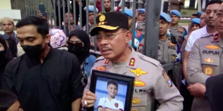 Polda Sumbar temui massa aksi dan keluarga Afif Maulana (Foto: Suara.com)