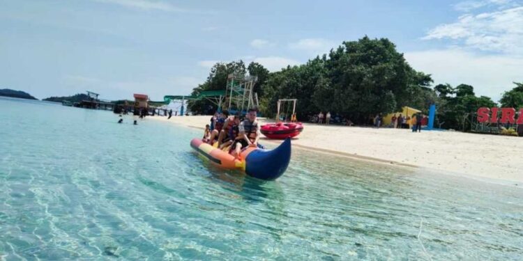 Pulau Sirandah, Kawasan Wisata Mandeh, Pesisir Selatan (foto:girlesmana)