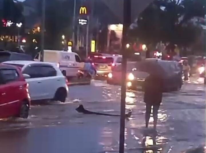 Banjir di Katib Sulaiman Kota Padang