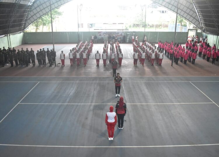 Pembukaan turnamen tenis Kapolres Payakumbuh Cup di Lapangan Tenis Kubu Gadang, Sabtu (22/6/2024).