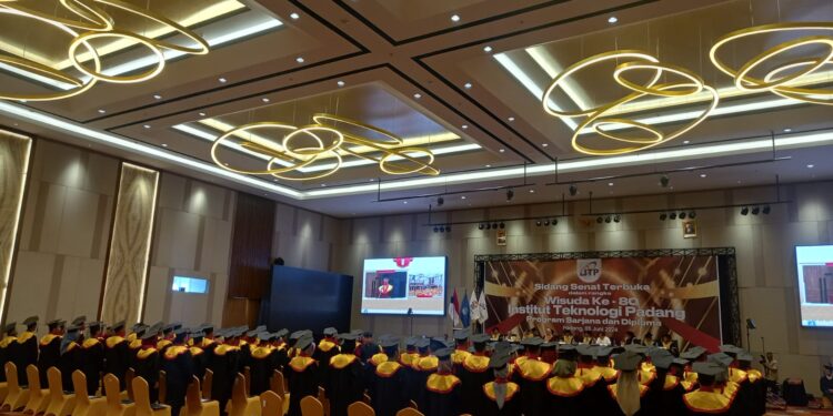 Wisuda ITP Padang