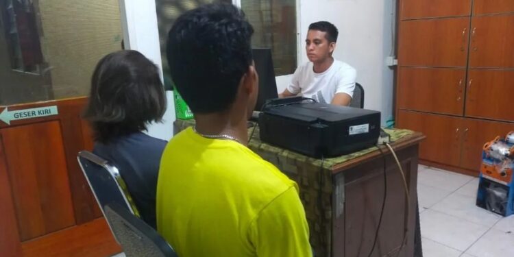 Sepasang kekasih ketahuan minum miras di kawasan Masjid Al-Hakim Kota Padang (foto: Satpol PP Kota Padang)