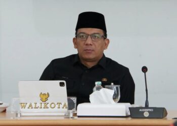 Penjabat (Pj) Wali Kota, Sonny Budaya Putra saat mengikuti rakor pengendalian inflasi daerah bersama beberapa instansi terkait, Senin (29/7/2024).