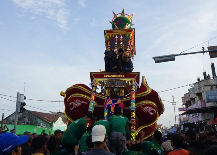 Puncak perayaan Tabuik 2024 diawali prosesi Tabuik Naiak Pangkek, Minggu (21/7).