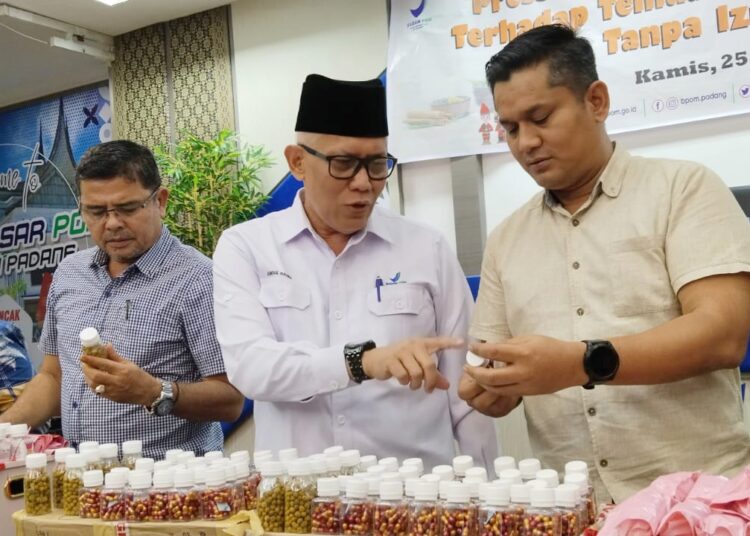 BBPOM di Kota Padang mengamankan puluhan ribu obat ilegal (foto: Info Publik).