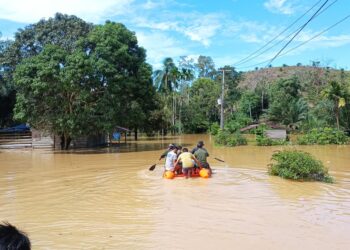 Banjir di Jorong Kampung Surau, Nagari Gunung Selasih, Kecamatan Pulau Punjung, Kabupaten Dharmasraya.