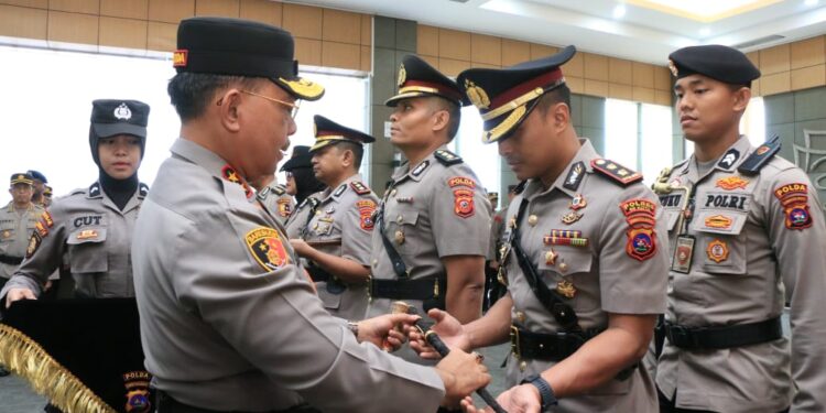 Sertijab dua kapolres dan irwasda di lingkungan Polda Sumbar.