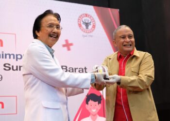 PT Semen Padang gelar donor darah dan serahkan 429 kantong darah ke PMI.