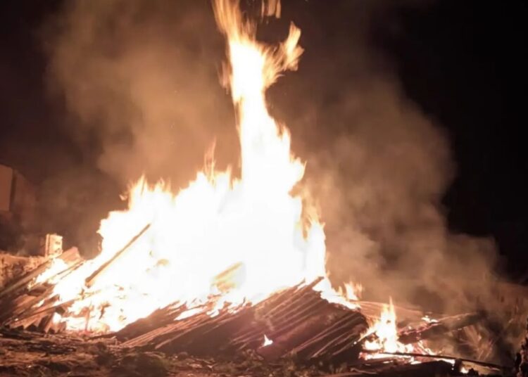 Kebakaran di sebuah rumah di Jorong Pasia Laweh, Nagari Pasia Laweh, Kecamatan Palupuah, Kabupaten Agam pada Sabtu, 13 Juli 2024 pukul 03.30 WIB.