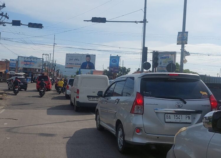 Lampu lalu lintas di Jalan Bypass Lubuk Begalung, Kota Padang tidak berfungsi, tepatnya dari arah Banda Buat menuju Simpang Haru.