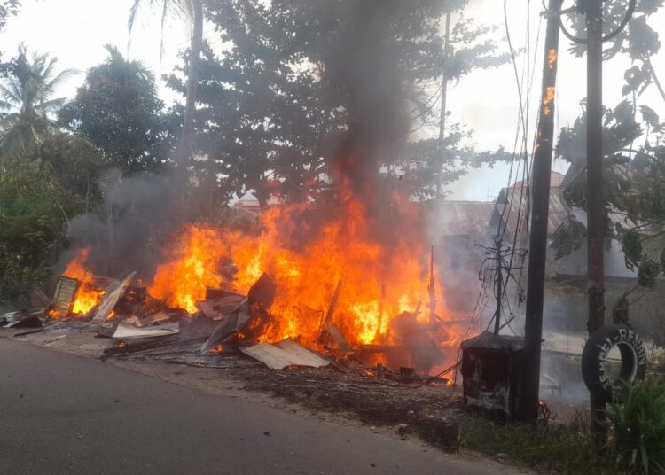 Kebakaran bengkel di Kota Padang.