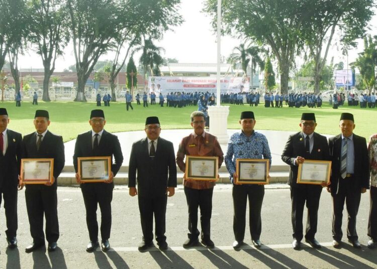 Pemko Padang Panjang diganjar penghargaan dari Pemprov atas kepedulian Perluasan Pembiayaan UMKM