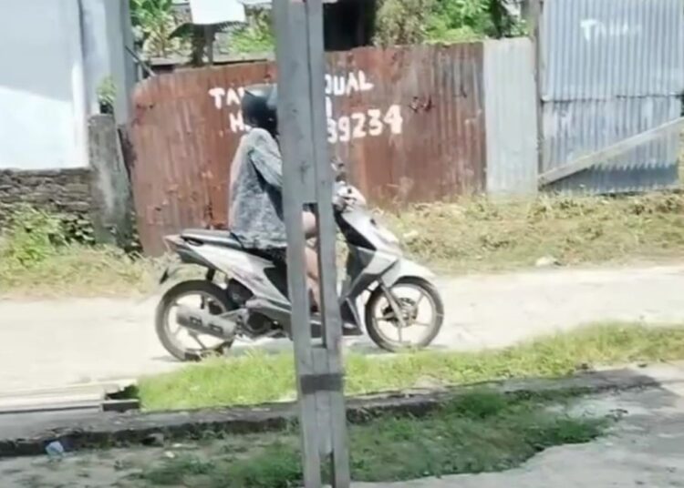 Gambar tangkapan layar pria di Padang diduga berbuat tak senonoh di jalan.