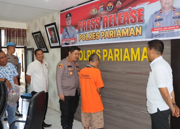 Pelaku dihadirkan saat pers rilis di Mapolres Padang Pariaman, Selasa (23/7).