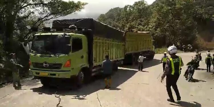 Jalan Padang-Solok di Sitinjau Lauik beberapa hari belakangan dilanda macet