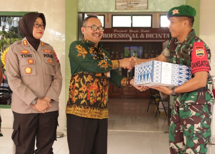 Pj Wali Kota Payakumbuh, Suprayitno salurkan bantuan untuk masyarakat Papua melalui Satgas Pamgat Batalyon 131/BRS