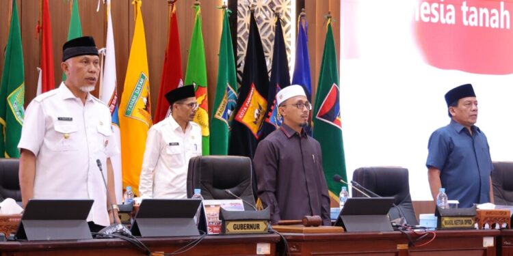 Dewan Perwakilan Rakyat Daerah Provinsi Sumatera Barat (DPRD Sumbar) menggelar rapat paripurna Penyampaian Pengantar Ranperda Perubahan APBD tahun 2024, Rabu (31/7/2024). 