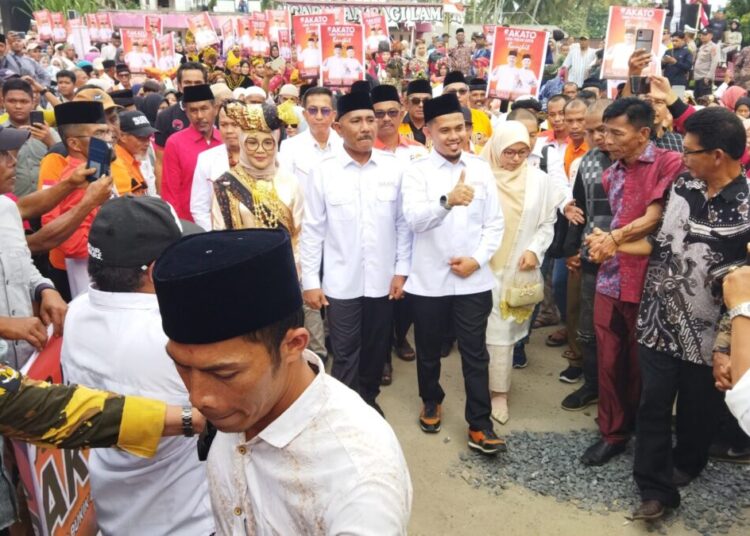 Pasangan calon bupati dan wakil bupati Limapuluh Kota, Safni Sikumbang-Ahlul Badrito Resa atau disingkat Sakato, secara resmi mendaftar ke Komisi Pemilihan Umum setempat, Kamis (29/8).