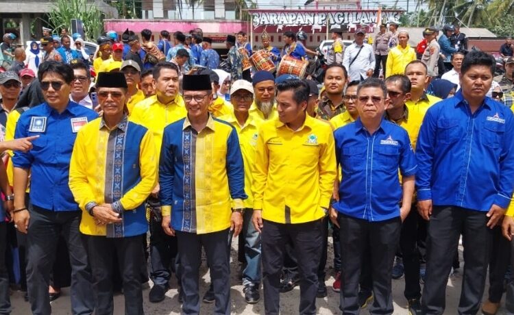 Safaruddin dan Darman menjadi pasangan kedua yang mendaftar Pilkada ke KPU Kabupaten Limapuluh Kota, Rabu (28/8)
(Foto: Farhan/Sumbarkita)