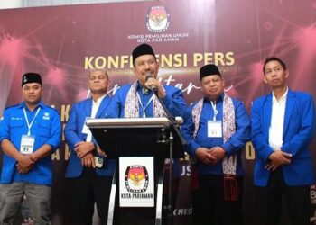 Pasangan Mardison Mahyuddin-Bahrul Anif resmi mendaftar sebagai calon wali kota dan wakil wali kota ke KPU Kota Pariaman pada Kamis (29/8/2024).