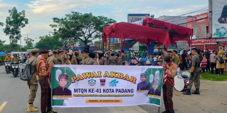 Pawai Akbar MTQ ke-41 tingkat Kota Padang, Kamis (8/8).