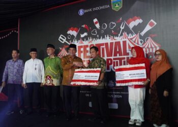 Peluncuran Program Subsidi Bunga bagi pelaku usaha mikro ini bersamaan dengan pembukaan Festival Merah Putih di GOR Bancalaweh Padang Panjang pada Jumat (9/8).