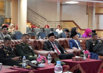 Pj Wali Kota Padang Panjang Sonny Budaya Putra bersama Forkopimda dengarkan pidato Presiden rerkait RUU APBN 2025, Jumat (16/8).