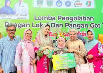 TP-PKK Kota Padang meraih juara pada ajang lomba Pengolahan Pangan (foto: Diskominfo Padang)