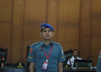 Foto : Terdakwa Sersan Dua Pom Adan Aryan Marsal saat sidang di Pengadilan Militer 1-03 Padang, Rabu (21/8). F/Habil