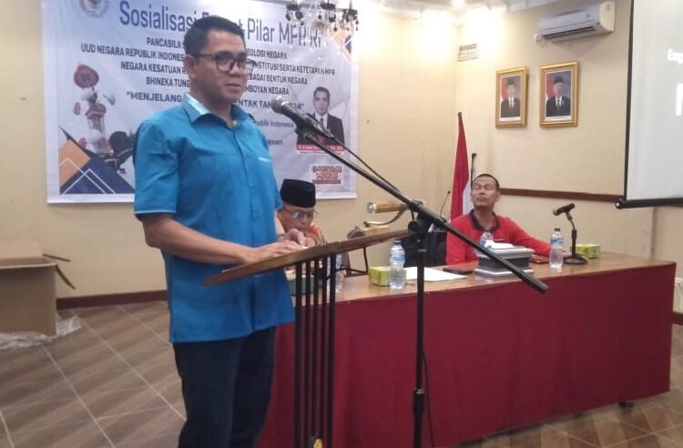 Anggota DPR RI Arteria Dahlan saat menghadiri sosialisasi Empat Pilar di Kota Pariaman, Minggu (25/8).