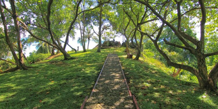 Tempat wisata Gunung Padang di Kota Padang (foto: istimewa)